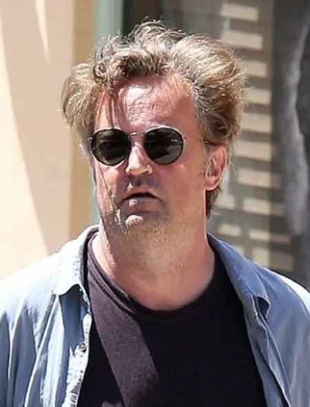 20 Photos that shows that Mathew Perry has given up (AND Chandler Bing ...