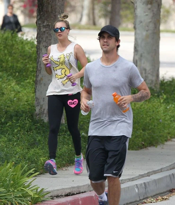 Kaley Cuoco Doing Workout